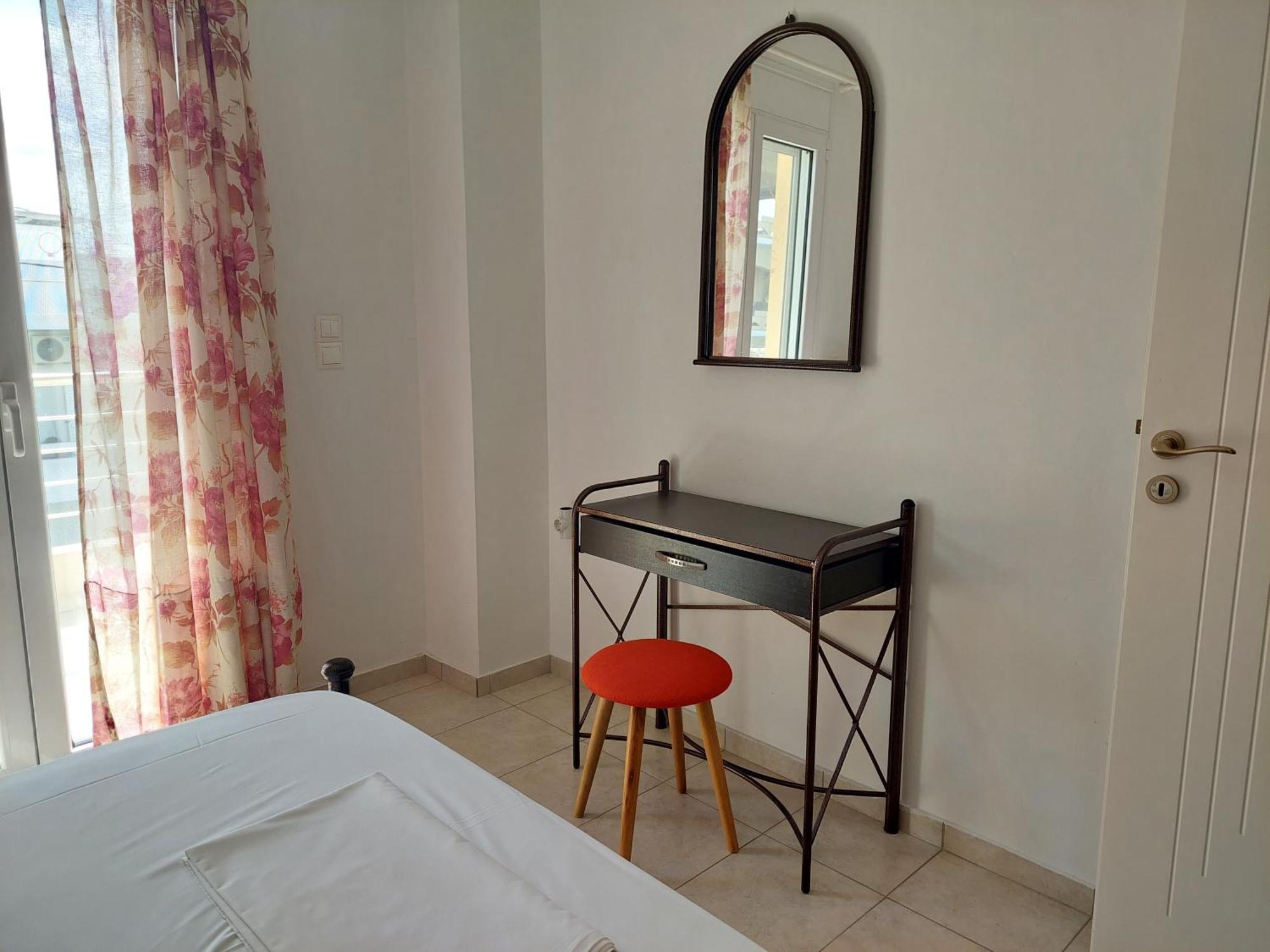 Georgia'S Family Apartment Kandiye Dış mekan fotoğraf