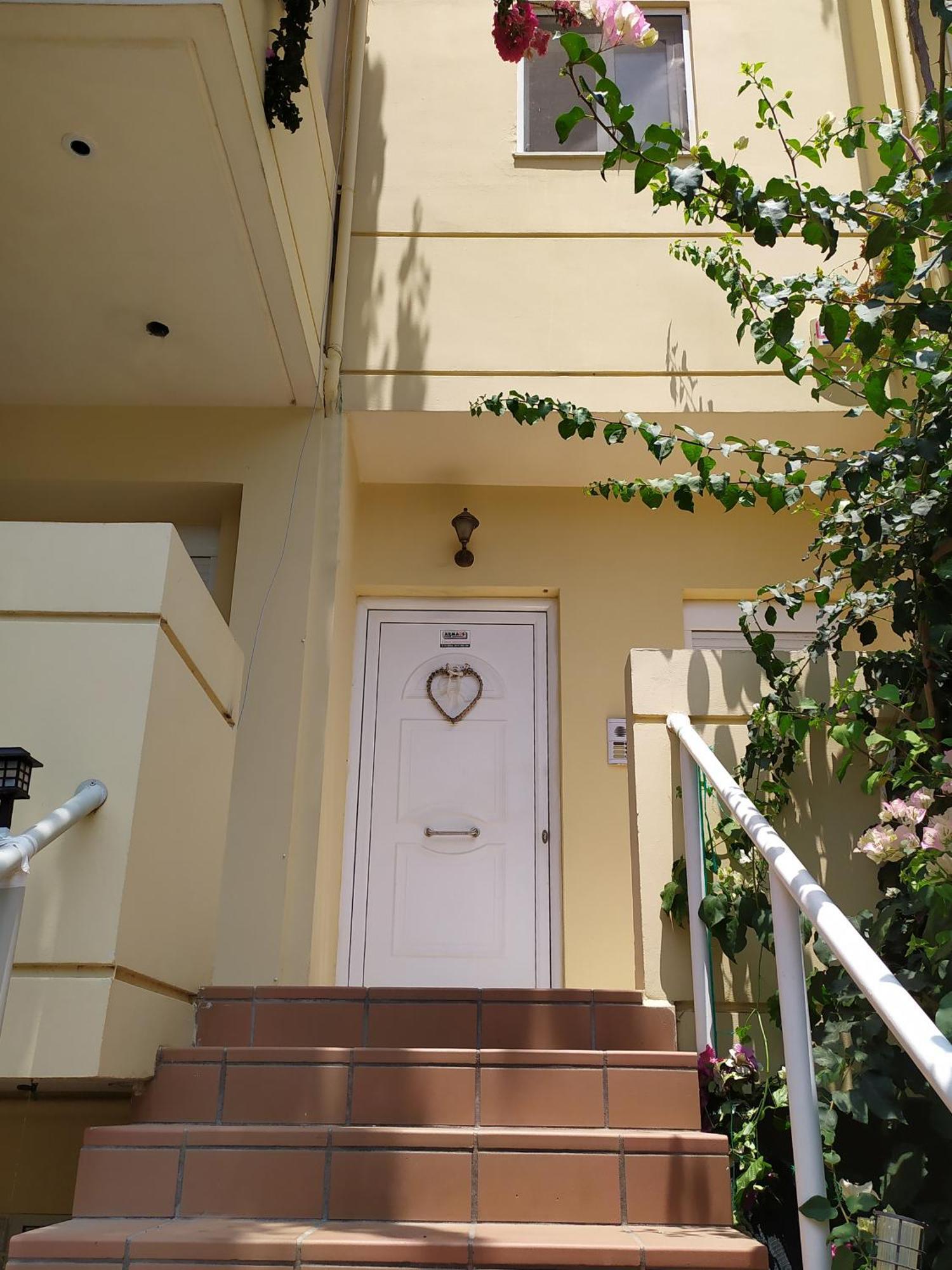 Georgia'S Family Apartment Kandiye Dış mekan fotoğraf